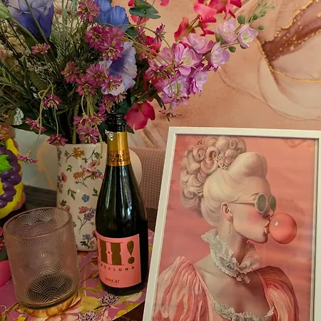Pink Lela ホテル ファルケンブルフ