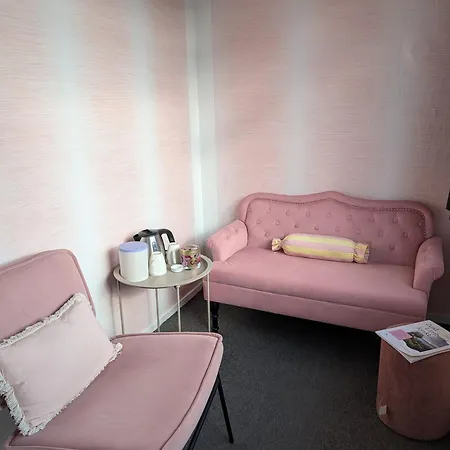 Pink Lela ホテル