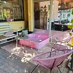 Pink Lela Valkenburg aan de Geul