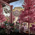 Pink Lela 酒店