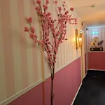 Pink Lela 酒店