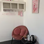 Pink Lela 酒店