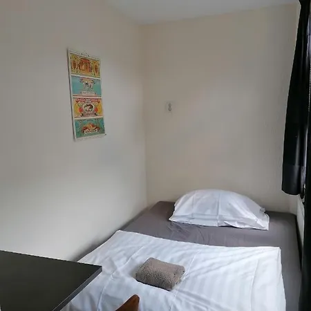 Lela Hotel 2*