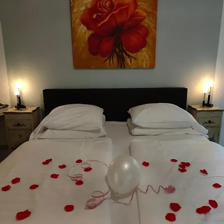 Lela Hotel 2*