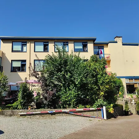 Hotel Lela 2*