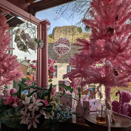Pink Lela Hotel