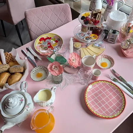 Pink Lela Valkenburg aan de Geul