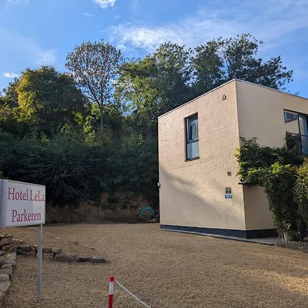 Ξενοδοχείο Lela 2*