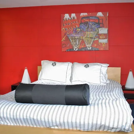 Lela Hotel 2*