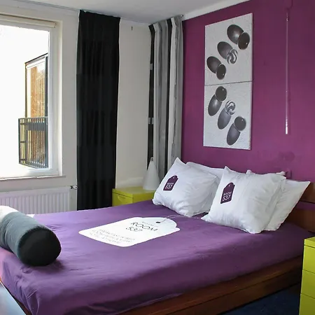 Ξενοδοχείο Lela 2*